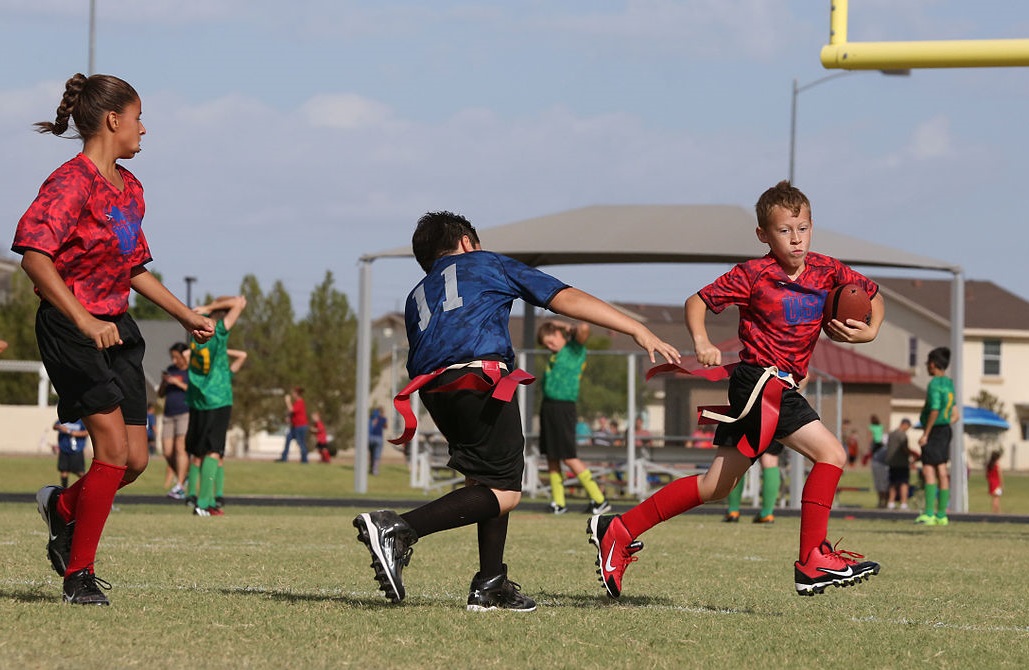 7-health-safety-tips-for-kids-playing-fall-sports-uarizona-health