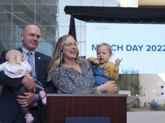 Stephanie Christensen announces she matched in family medicine at Kaiser Permanente in San Diego during the UArizona College of Medicine – Phoenix Match Day 2022 event.