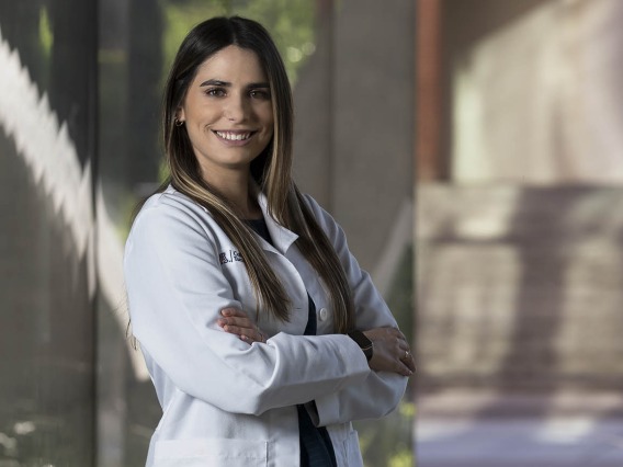 Fourth-year medical student Iliana Manjon is one of 27 new recipients of a Primary Care Physician scholarship that allows medical students to pursue careers in primary care practice areas without worrying about how they will repay medical school debt.