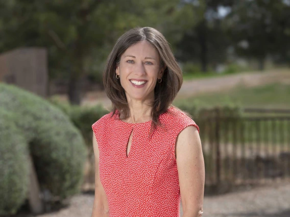 Portrait of Sheri Carson outside.