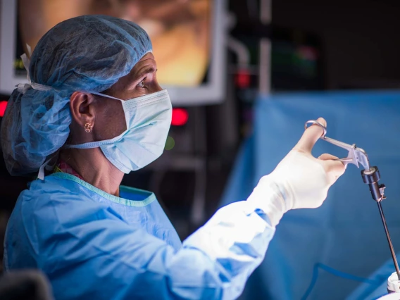 Dr. Taylor Riall in the operating room. She is also affiliated with the University of Arizona Cancer Center in addition to being the chief of the Division of General Surgery/Surgical Oncology at the University of Arizona College of Medicine – Tucson. (Photo: ZIEMBA Photographic Arts)