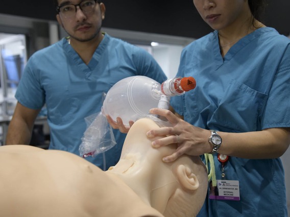 Internal medicine students practice on high-fidelity manikins that can be programmed to simulate a wide range of patients.