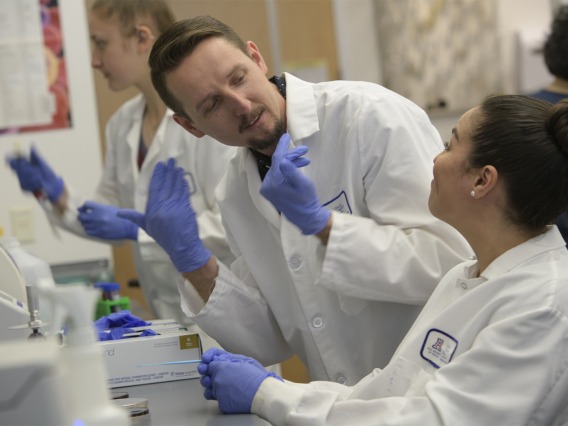 The Herbst-Kralovetz Lab makes its home on the Phoenix Biomedical Campus. Paweł Łaniewski, PhD, center, and Elisa Martinez, right, work to find the link between the vaginal microbiome and gynecologic cancer.