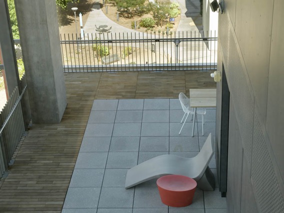 Lounge chairs are available for those who find their way to this unusual open-air balcony on the fourth floor of the Health Sciences Innovation Building. This north and east facing balcony’s roof is three-stories up and has tables and chairs. 