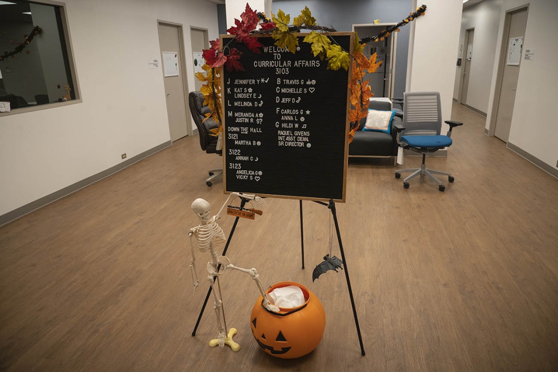 A festive fall welcome awaits visitors to the College of Medicine – Tucson’s Office of Curricular Affairs this Halloween. 