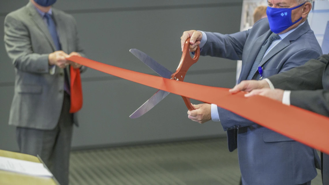 Cutting the ribbon on the new Phoenix VA Health Care System Research Space at the College of Medicine – Phoenix.