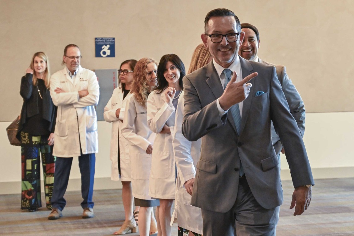A faculty member at the U of A College of Medicine – Phoenix leads his colleagues into the white coat ceremony for incoming medical students.
