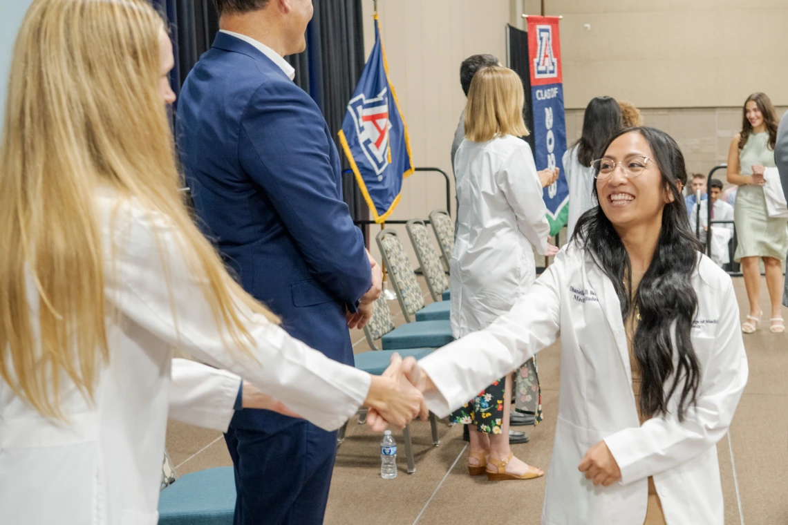 medical student shakes hands with faculty member at the University of Arizona College of Medicine – Phoenix White Coat Ceremony