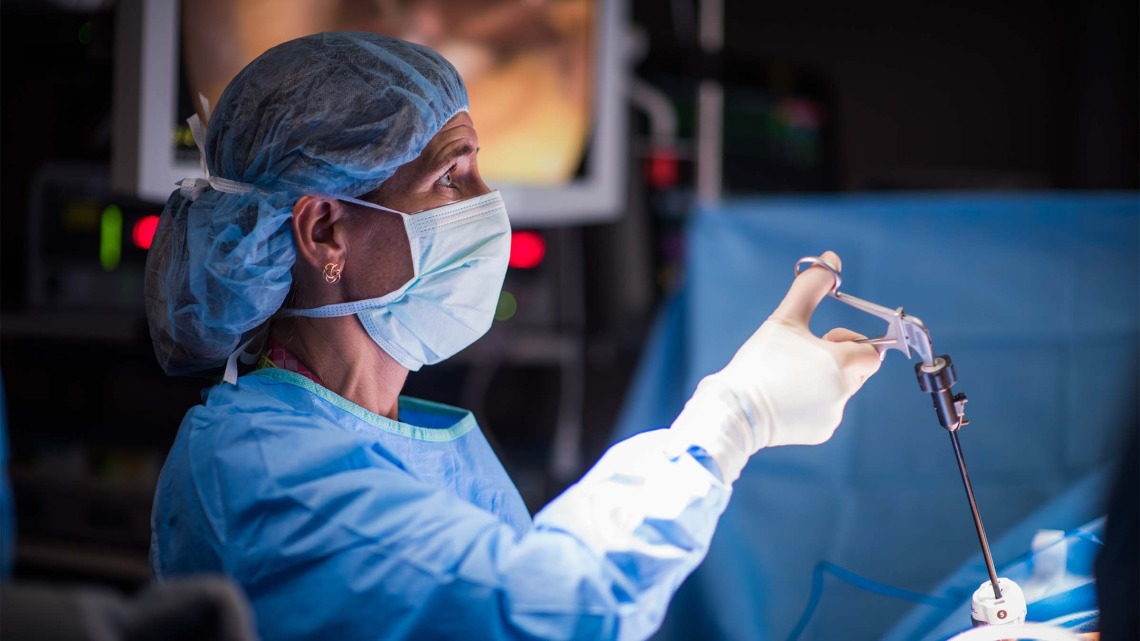 Dr. Taylor Riall in the operating room. She is also affiliated with the University of Arizona Cancer Center in addition to being the chief of the Division of General Surgery/Surgical Oncology at the University of Arizona College of Medicine – Tucson. (Photo: ZIEMBA Photographic Arts)