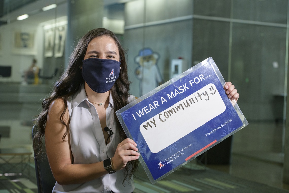 First-year College of Medicine – Phoenix student Natalie Alteri shares a sign that reads, “I wear a mask for my community.” Alteri is one of 32 students from the Colleges of Medicine in Tucson and Phoenix to be awarded a Primary Care Physician Scholarship this fall.