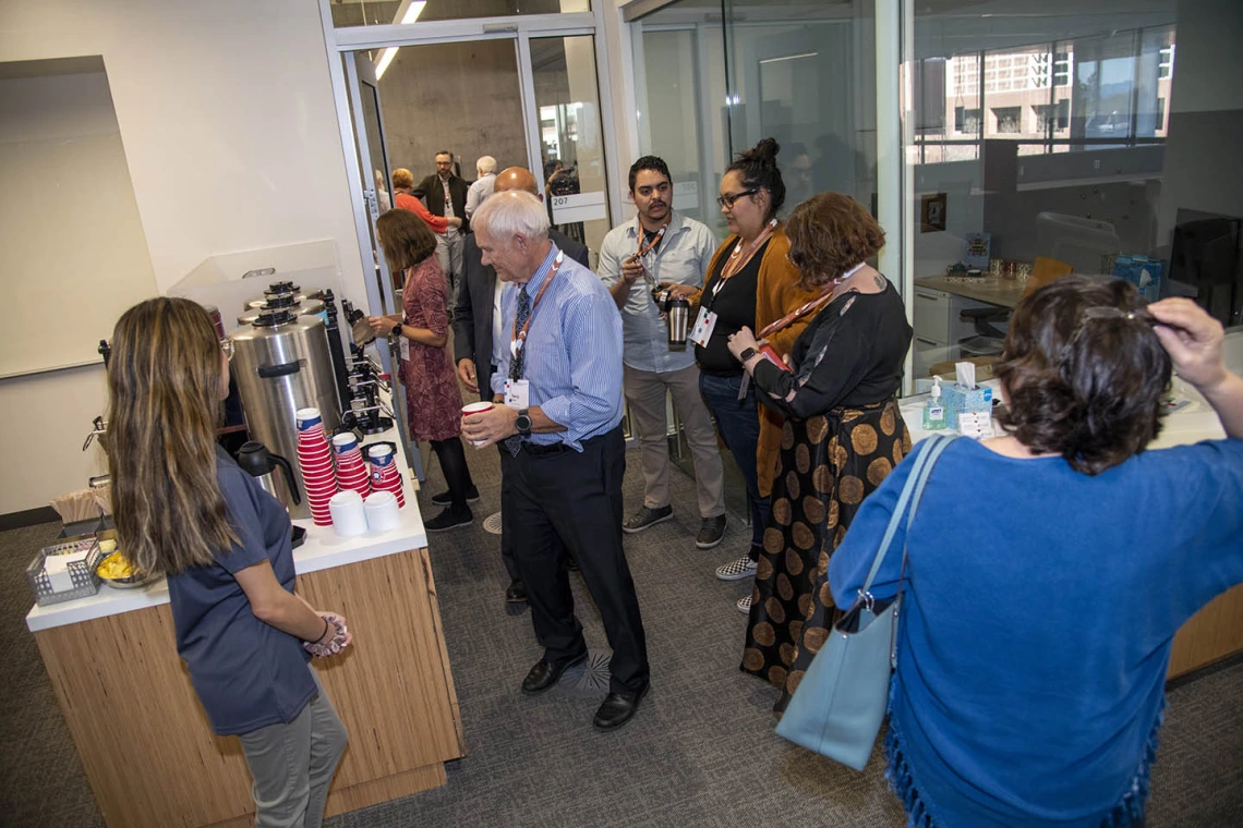 Faculty have access to a place to relax, make coffee on the espresso machine and hold meetings at the Faculty Commons + Advisory.