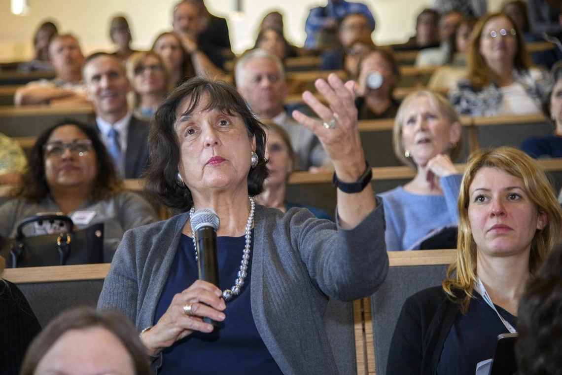 Roberta Diaz Brinton, PhD, director of the University of Arizona Center for Innovation in Brain Science, asks Dr. Dake a question.