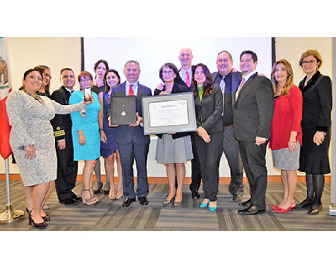Dr. Cecilia Rosales (center) and fellow advisory board members of the national Ventanillas de Salud program, receive the Ohtli Award at the Mexican Consulate in San Diego, Calif., in November. Photo: Ventanillas de Salud