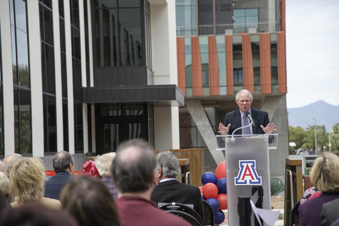 University of Arizona President Robert C. Robbins, MD, congratulates the College of Pharmacy on the Skaggs expansion and renovation project.