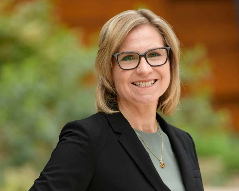 Portrait of Jennifer Barton