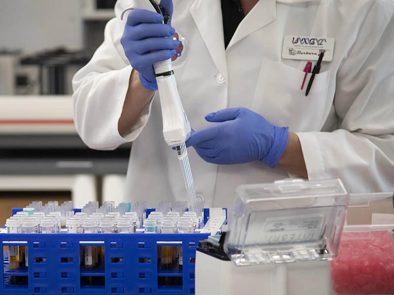 lab scientist using pipette