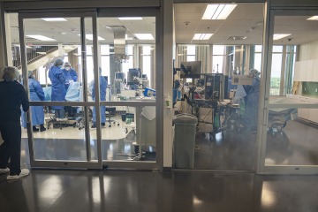 An IPE module simulated a scenario where smoke appears next door to an operating room. The participants were alerted to the smoke and instructed to evacuate. 