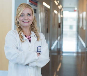Melissa Herbst-Kralovetz, PhD, leads a team of researchers working to identify the connection between bacteria that live in the vagina and gynecologic cancer risk. (Photo: Tabbitha Mosier, UArizona College of Medicine – Phoenix)