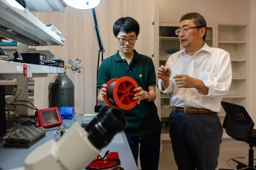 Dr. Shenfeng Qiu (right) works with postdoctoral fellow Dr. Hee-Dae Kim of Dr. Deveroux Ferguson’s lab. The two researchers’ labs collaborate to tackle big questions in neuroscience.