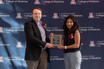 Dr. Shroff (right) presents the Clinical Investigator Award to Dr. Steffan Nawrocki.