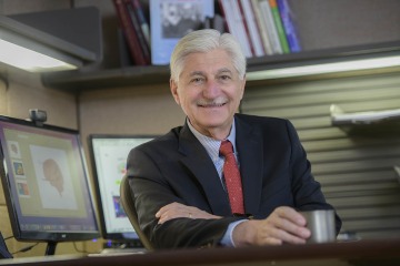 Frank Porreca, PhD, associate head of the College of Medicine – Tucson’s Department of Pharmacology and a member of the UArizona Health Sciences Comprehensive Pain and Addiction Center, is focusing on the role of kappa opioid receptors in wakefulness and vigilance to find novel approaches to treat chronic pain.