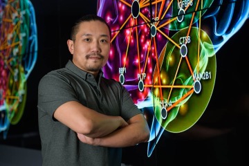 Dr. Chang believes forging new collaborations between data scientists and biologists is vital to solving critical health care problems including Alzheimer’s disease.
