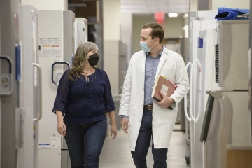 The Infection and Inflammation as Drivers of Aging training program provides opportunities for faculty with expertise in infection, inflammation, immunology and age-related pathologies, including Julie Ledford, PhD, (left), to train students like Pederson (right), to develop strategies to enhance resilience and extend the portion of life spent in good health.