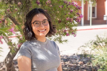 Outdoor portrait of College of Medicine – Tucson first-year medical student Lizette Castaño