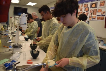 MedStart students at work in a lab