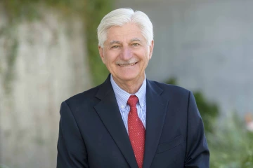 Portrait of pain researcher Frank Porreca, PhD