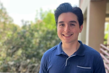Outdoor portrait of College of Medicine – Tucson first-year medical student John Zuckerman