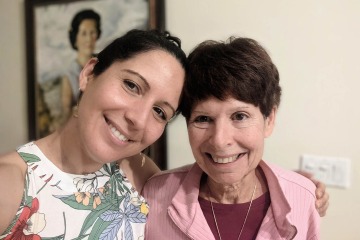 Tara Sklar and her mother. It was their first time seeing each other after the COVID-19 outbreak. (Photo courtesy of Tara Sklar)