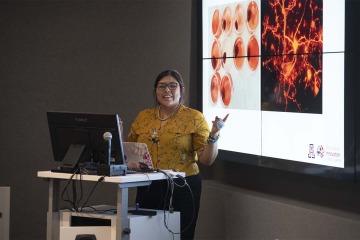 Diné College student Alyssa Joe gives a presentation on her summer research to a group of colleagues and professors at the UArizona Health Sciences Center for Innovation in Brain Science.