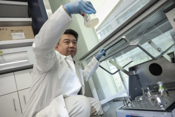 Universirty of Arizona's Center for Advanced Molecular and Immunological Therapies in Phoenix, Arizona inside Mark Lee's lab.