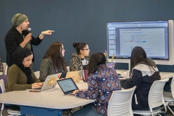 The inaugural Chemistry to Cure class worked in collaborative spaces before the COVID-19 pandemic moved the course online.