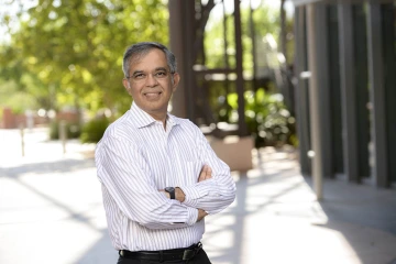 Nirav Merchant, MS, is director of Health Analytics Powerhouse, the UArizona Health Sciences strategic initiative that provides funding for the Data Science Fellows program. 