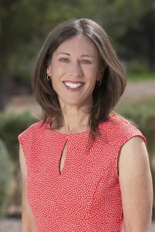 Portrait of Sheri Carson outside.