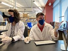 Doctoral students Megan Sylvester (left) and Joshua Uhlorn (right) used microscopy techniques to analyze differences in immune cell infiltration in the kidneys of pre- and postmenopausal mice. (Photo: Brooks Lab/Emma Louis)